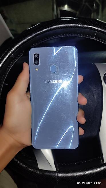 защищённый телефон: Набор смартфонов (4 шт.) с чехлами Состав: - Samsung (на задней — 9