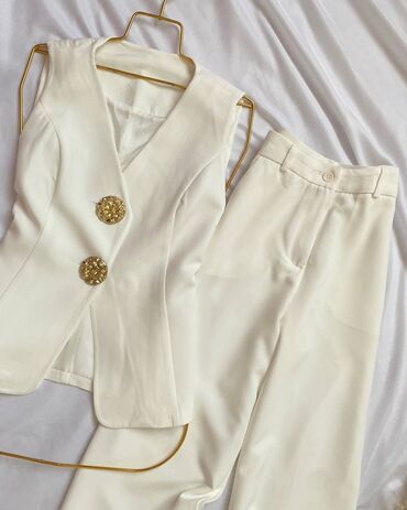 Kompleti: • Komplet ||
• Veličine: S M L — 8