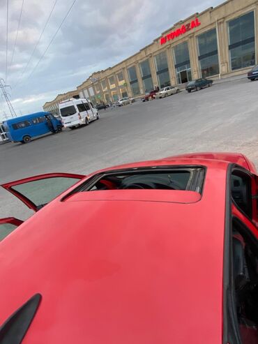 Digər Avtomobillər: Qırmızı rəngli sedan avtomobil Xüsusiyyətlər: - Korpus: 4 qapılı — 13