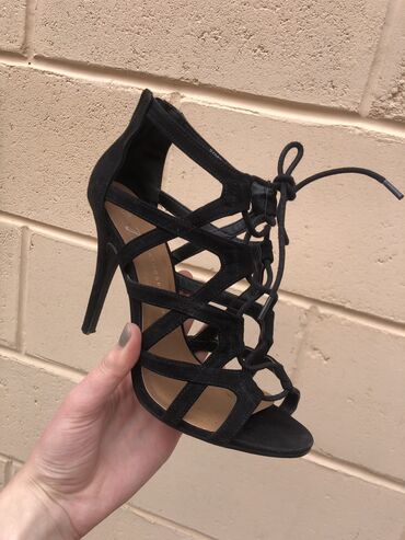 Женская обувь: Туфли 38.5, цвет - Черный