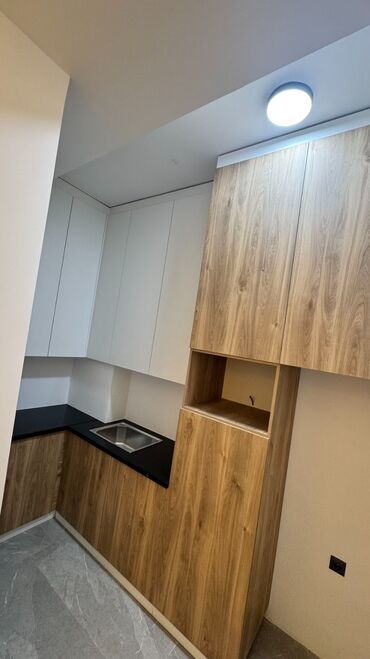 Долгосрочная аренда квартир: Сдаю Магазин, В бизнес центре, 17 м² Действующий, С оборудованием, С ремонтом, Отопление, 1 линия