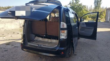 Toyota: Toyota Voxy: 2004 г., 2 л, Автомат, Бензин, Минивэн — 7