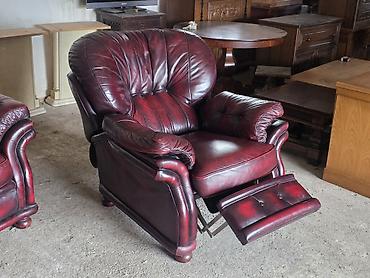 Stilske garniture: Kožni garnitura – bordo - Sastav: trosed sa tri jastuka za sedenje + — 4