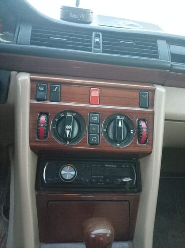 Mercedes-Benz: Mercedes-Benz W124: 2.3 l | 1991 il Sedan — 2