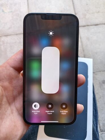 Apple iPhone: IPhone 13, Qara — 9