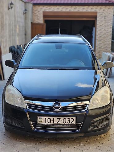 Opel: Opel Astra – qara rəngdə, universal kuzov Xüsusiyyətlər: - Kuzov — 6
