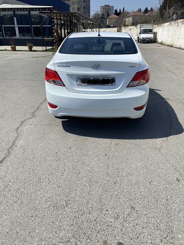 Hyundai: Hyundai Accent: 1.4 l | 2016 il Sedan — 5