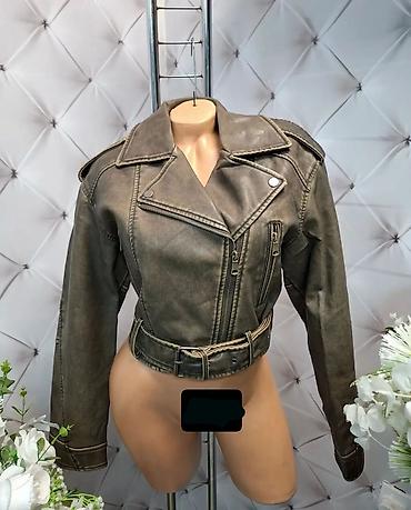 ck: Fa, Ženska kraća biker jakna sa kaišem - Model: kraći kroj do struka — 3