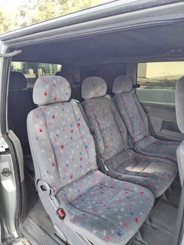 Mercedes-Benz: Mercedes-Benz Vito miniven Xüsusiyyətlər: - Kuzov: gümüşü rəng, 5 — 7