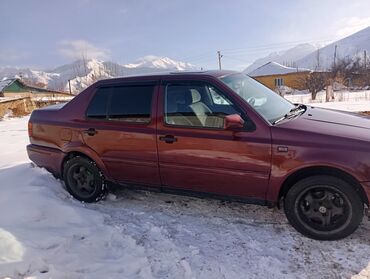 универсал автомобиль: Volkswagen Vento: 1994 г., 1.8 л, Механика, Бензин, Седан