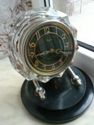 Əntiq saatlar: Mayak saatı. Sovet istehsalı olan Mayak saatı. İşləmir, təmir