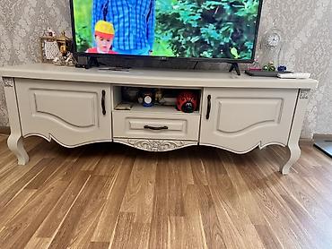 stendlər: Klassik üslubda TV stendi/komod - Rəng: krem-ağ - Material: ağac — 1
