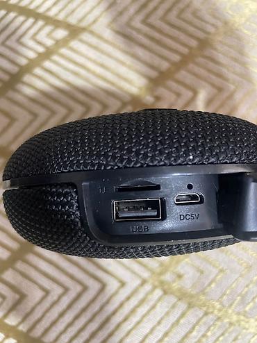 колонка jbl charge 3: Портативная Bluetooth‑колонка форм‑фактора «клипса» с карабином — 2