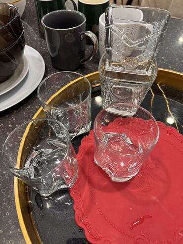 Наборы посуды: Большие тарелки - 7 шт Порционные тарелки- 8 шт Тарелки 1+1 Кесе - 4 — 6