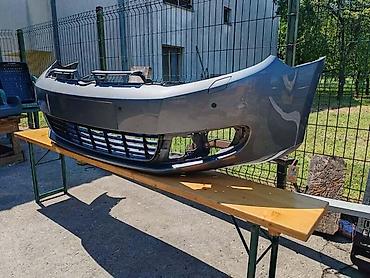 8r0 907 472: PREDNJI BRANIK ZA VOLKSWAGEN JETTA, TOURAN, GOLF 5 . OD 2003. DO — 5