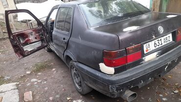 Volkswagen: Volkswagen Vento: 1993 г., 2 л, Механика, Газ, Седан