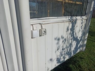 Garaže: Veoma dobar, opremljen kiosk 2x2m, od poliestera, ali mnogo debljeg — 7