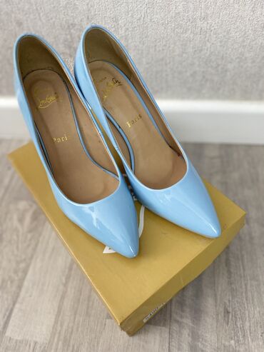 продаю женские туфли: Туфли 36, цвет - Голубой
