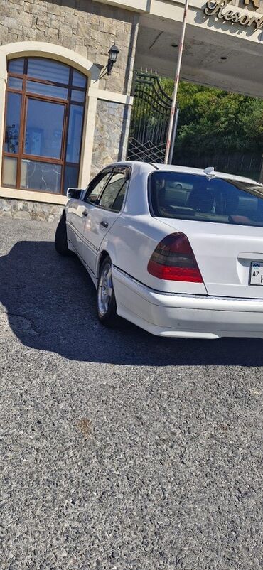 Mercedes-Benz: Mercedes-Benz C-Sinif (W202) sedan - Kuzov: ağ rəng, 4 qapılı sedan — 4