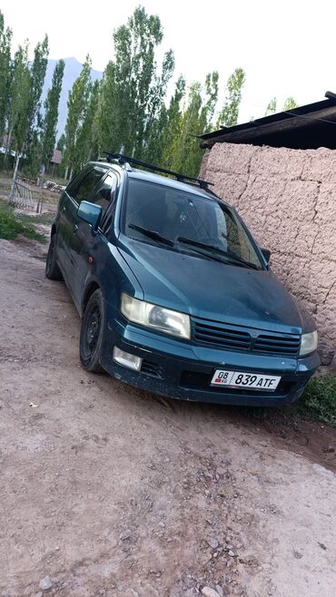 Mitsubishi: Mitsubishi Space Wagon: 2002 г., 2 л, Механика, Бензин, Минивэн — 12