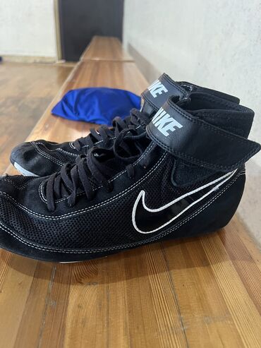 Кроссовки и спортивная обувь: Продаю, борцовки Nike