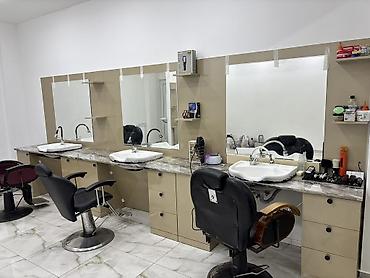 Salon, tibbi mebel: Peşəkar bərbər mebeli və iş guşəsi komplekti - 3 iş stansiyası: hər — 1