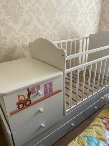 мебель в детский сад: Новая манеж трансформер она кочается потом можно сделать одну спальную