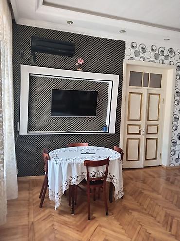 1 otaqli ev: Gəncə şəhəri TƏLƏBƏ QIZLARA KİRAYƏ Şəhərin mərkəzində 3 -otaq ev — 2