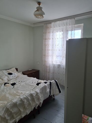 Uzunmüddətli kirayə mənzillər: Merdekanda pasolkada 3 otaqli bina evi uzunmuddetli kiraye verilir. 5 — 4