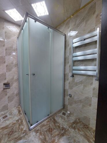 Duş kabinaları, arakəsmələr: Arakəsmə, Künc üçün — 1