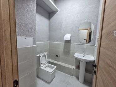 Офисы: Сдаю Офис, 21 м², В бизнес центре, С видом на горы, 1 линия, С оборудованием — 5