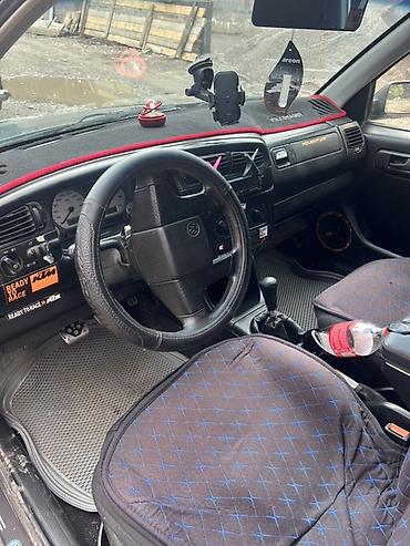 Volkswagen: Volkswagen Vento: 1991 г., 2 л, Механика, Бензин, Седан — 3