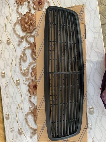 Oblisovkalar, barmaqlıqlar: W203 radiator barmaqlığı original oblicovkadir uzerinde qara mat