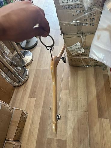 вешалка для верхней: Taxta geyim asılqanları – otellər, butiklər və qarderoblar üçün — 10