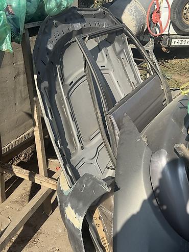 подставка под машину: Крылья бмв е93 90 92 
И капот и передний бампер все по 1000 сом — 2