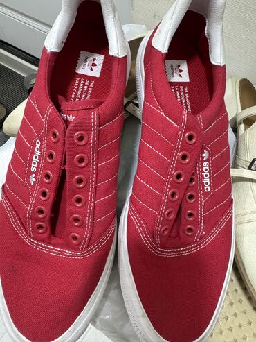 аквашузы купить бишкек: Мужские кроссовки, 42, Adidas, Новый, цвет - Красный, Самовывоз