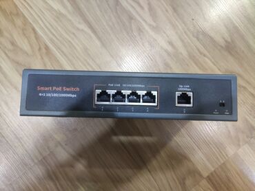 Modemlər və şəbəkə avadanlıqları: YENİ Smart PoE Switch 4-Port 10/100/1000Mbps. Bu kompakt ölçülü şəbəkə