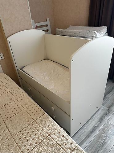 beşik: Uşaq beşiyi və uşaq baxım masası (dəst) - Rəng: ağ - Material — 3