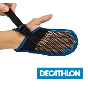 стимулятор мышц: Перчатки для плавания soft 100 предназначен для начинающих пловцов