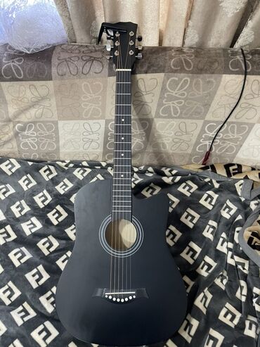 Гитары: Акустическая гитара 38" (формат дредноут) с вырезом под высокие лады