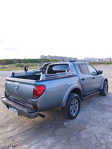 pickup l200: Mitsubishi L200: 2.5 l | 2015 il 280000 km Pikap — 2