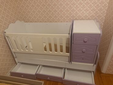Beşiklər: Oğlan və qız üçün, İşlənmiş, Dördbucaq, Beşik, Matras ilə, Yellənmə mexanizm ilə