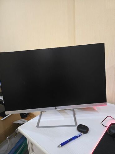 hp azerbaycan: Monitor satilir. her bir sheyi yerindedir. sadece ekrani chartdiyib
