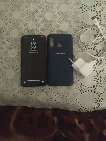 Samsung: Samsung Galaxy A40, 64 GB, Sensor, Barmaq izi, İki sim kartlı