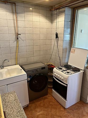 Mənzillər: Gənclik metrosunun yaxınlığında 3 otaqlı ev icarəyə verilir.Hər bir — 3