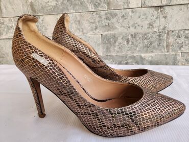 Salonke: Salonke, 38 — 7