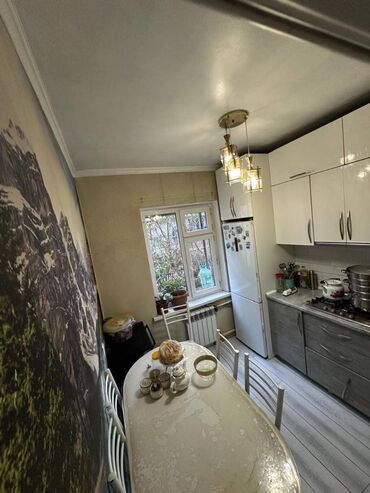 сдаю квартиру 5 микрорайон: 2 бөлмө, 52 кв. м, 105-серия, 1 кабат, Евроремонт