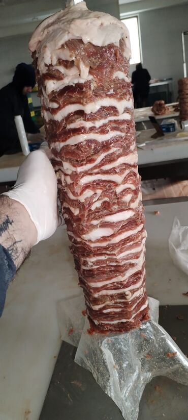 Sifarişlə hazır yeməklər: Məhsul: Odun közündə bişən ət dönər Xüsusiyyətlər: - Şaquli şişdə — 12