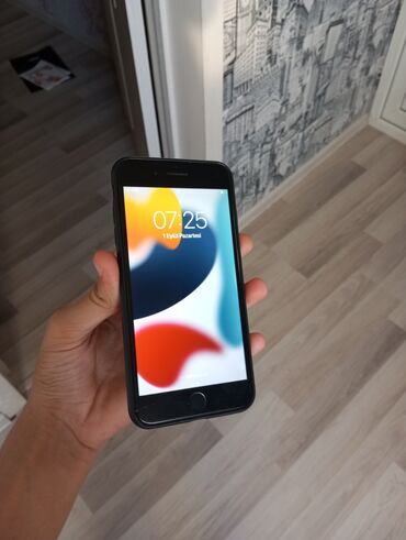 Apple iPhone: IPhone 7 Plus, 32 GB, Natural Titanium, Barmaq izi