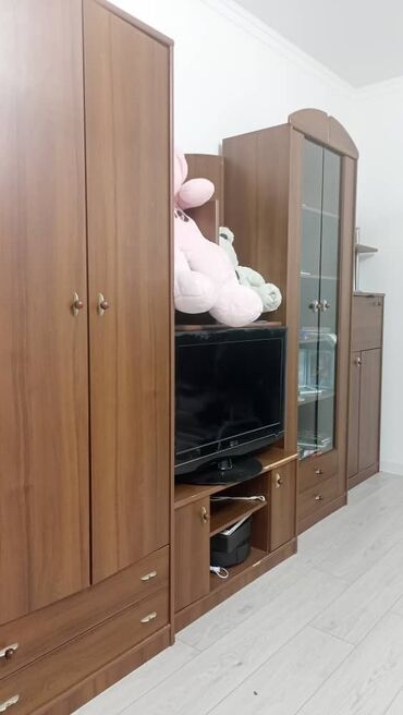 кафе муслим аламедин 1 телефон: Дубал шкаф, Дубал шкаф түрү: Горка, Үй, конок бөлмөсү үчүн, Өзгөчөлүктөрү: Телевизор коюучу бөлүк менен